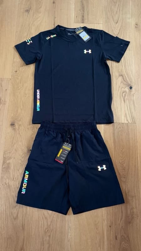 Ensemble Sport Under Armour - T-shirt & Short (Plusieurs Coloris)